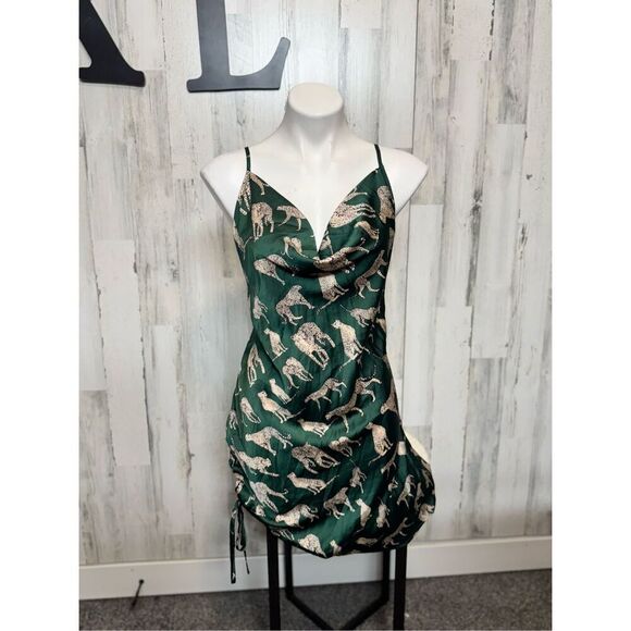 CUPSHE green leopard print dress - Picture 2 of 9
